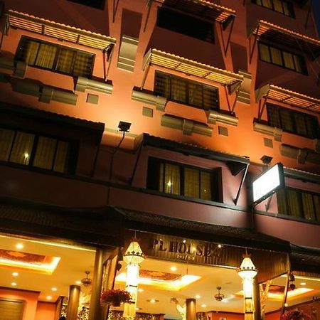 Pl Guesthouse Patong Bagian luar foto