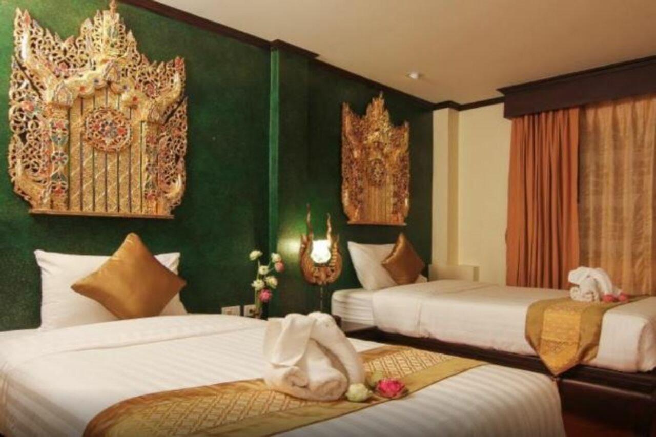 Pl Guesthouse Patong Bagian luar foto