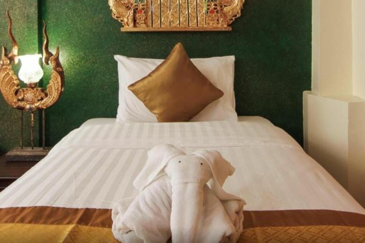 Pl Guesthouse Patong Bagian luar foto