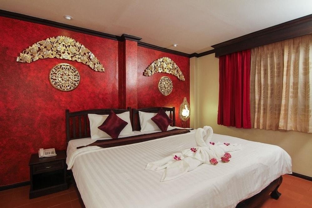 Pl Guesthouse Patong Bagian luar foto