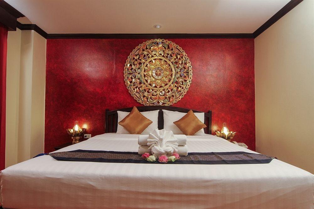 Pl Guesthouse Patong Bagian luar foto