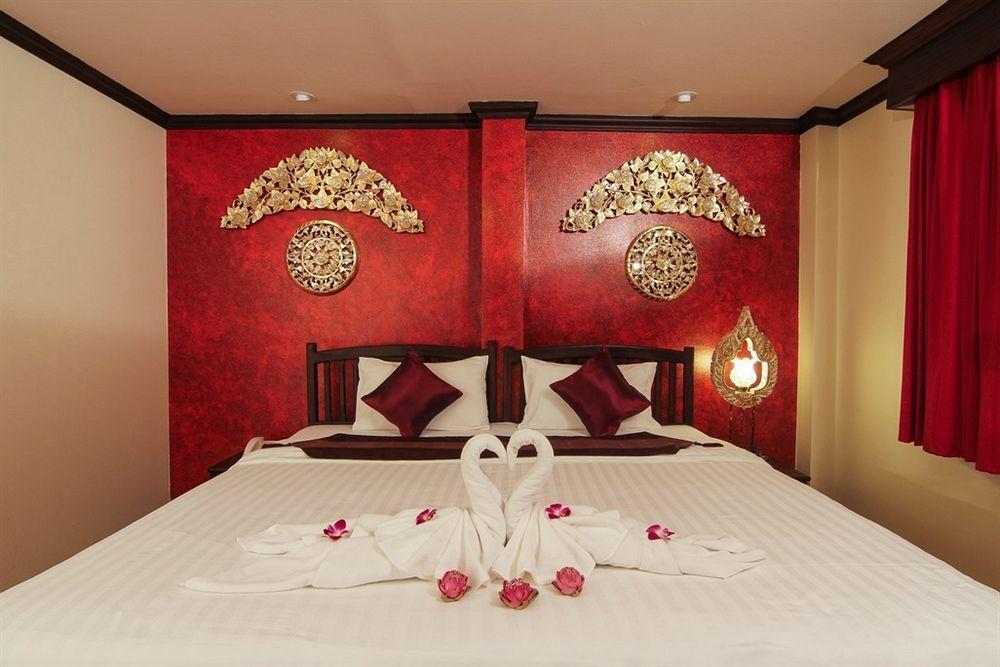 Pl Guesthouse Patong Bagian luar foto