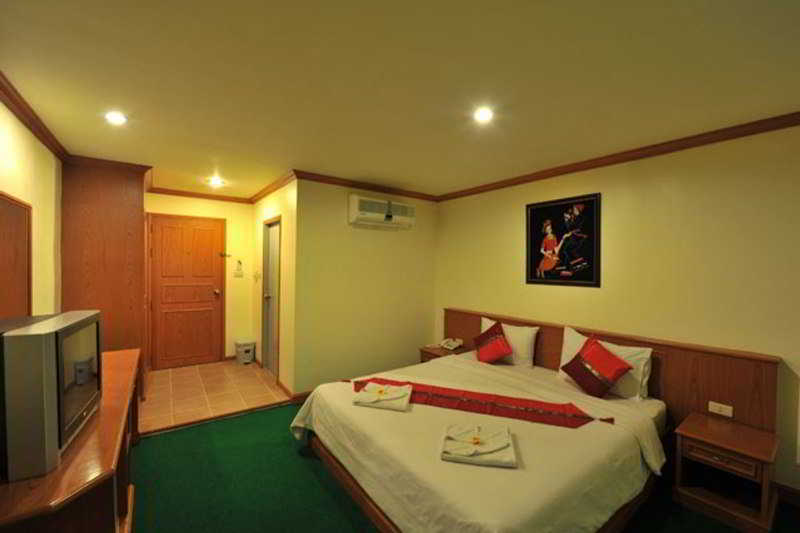 Pl Guesthouse Patong Bagian luar foto