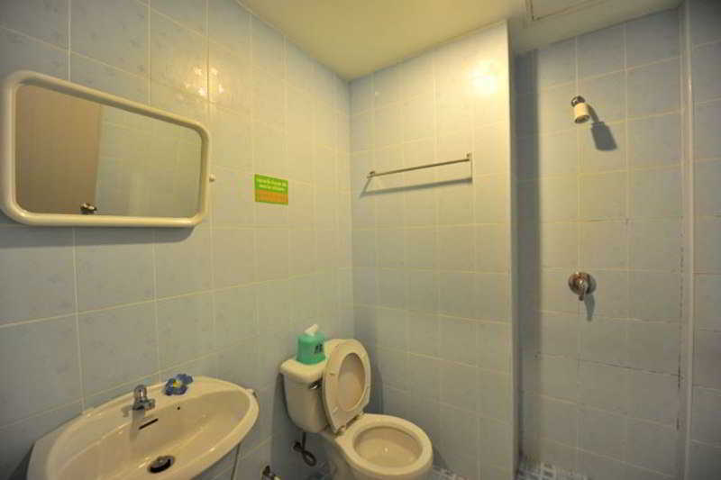 Pl Guesthouse Patong Bagian luar foto