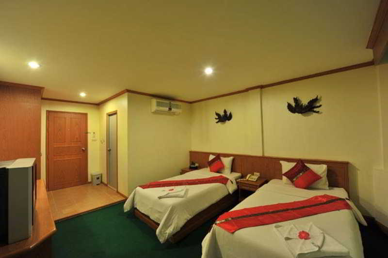 Pl Guesthouse Patong Bagian luar foto