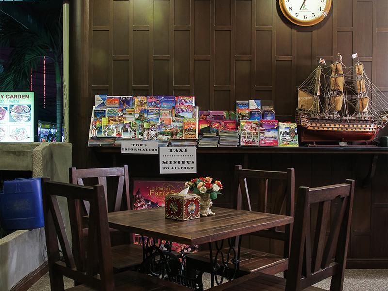 Pl Guesthouse Patong Bagian luar foto