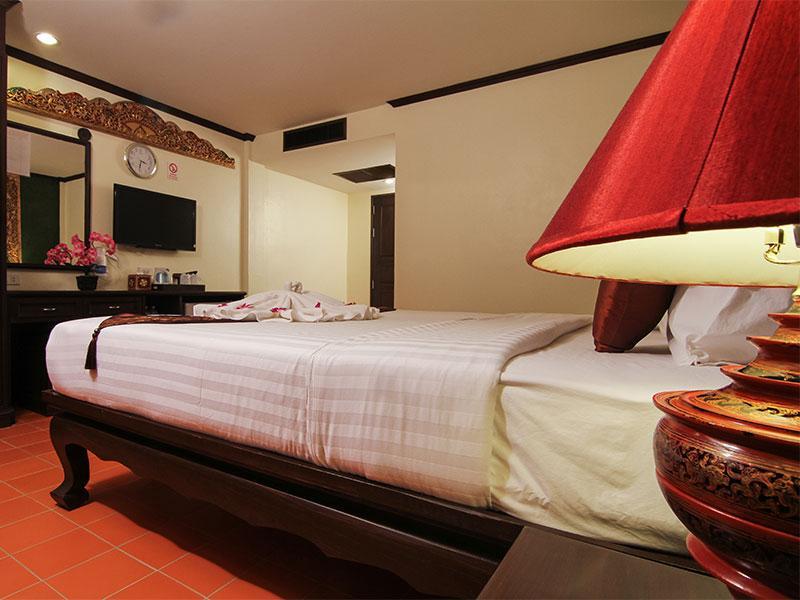 Pl Guesthouse Patong Bagian luar foto