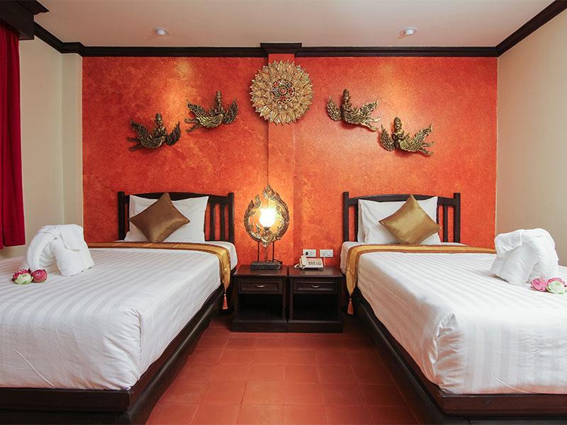 Pl Guesthouse Patong Bagian luar foto