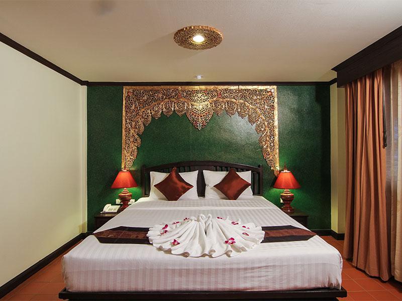 Pl Guesthouse Patong Bagian luar foto