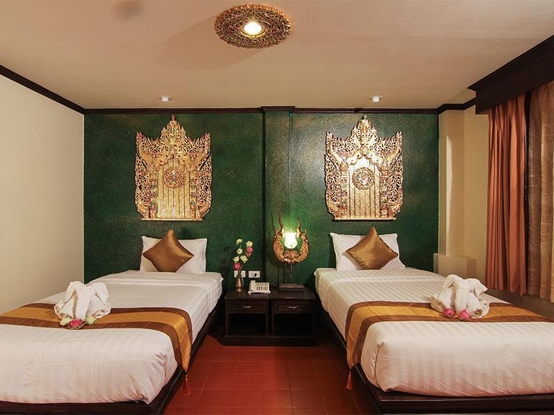 Pl Guesthouse Patong Bagian luar foto
